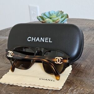 CHANEL sunglasses